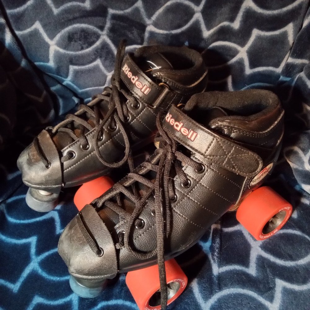 Riedell R3/Cayman Indoor Roller Skates - Size 7